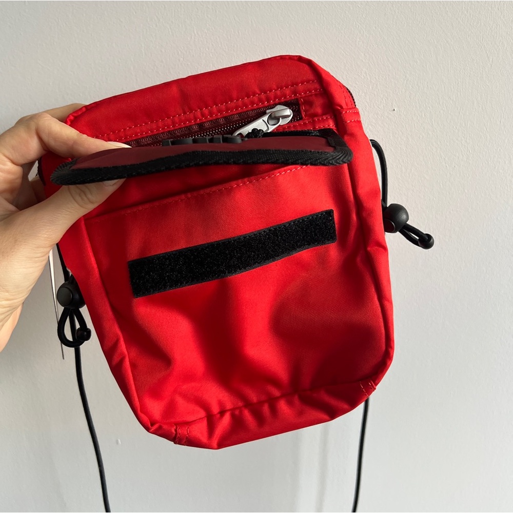 Levis brilliant red black laneyard adjustable crossbody utility bag - Picture 4 of 8